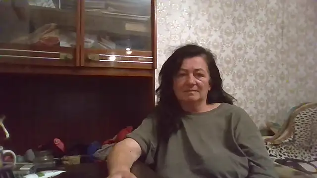 Snapshot of GypsiQueen2 chatting on 23, 10, 2025 GypsiQueen2 online show from 23, 10, 2025