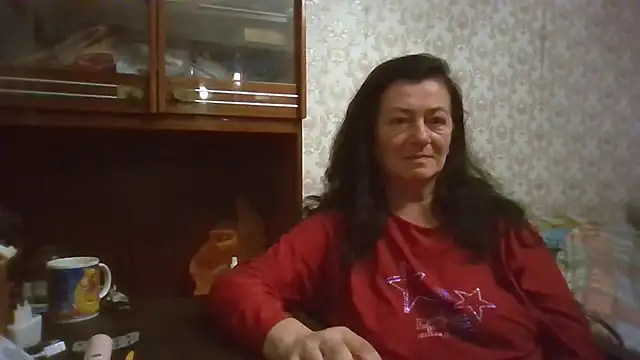 Snapshot of GypsiQueen2 chatting on 18, 11, 2025 GypsiQueen2 online show from 18, 11, 2025