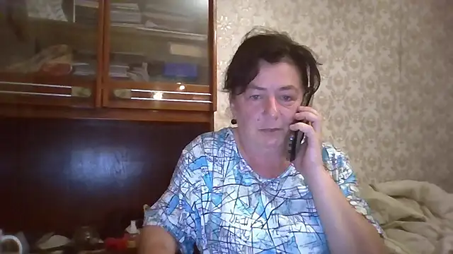 Snapshot of GypsiQueen2 chatting on 8, 9, 2025 GypsiQueen2 online show from 8, 9, 2025