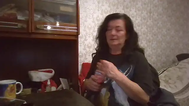 Snapshot of GypsiQueen2 chatting on 2, 10, 2025 GypsiQueen2 online show from 2, 10, 2025