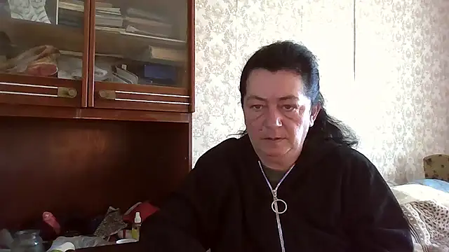 Snapshot of GypsiQueen2 chatting on 2, 11, 2025 GypsiQueen2 online show from 2, 11, 2025