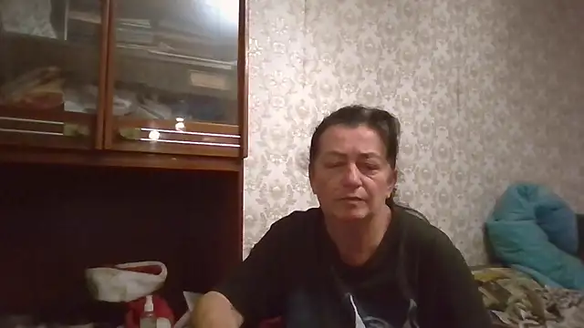 Snapshot of GypsiQueen2 chatting on 1, 10, 2025 GypsiQueen2 online show from 1, 10, 2025