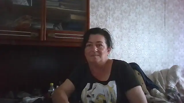 Snapshot of GypsiQueen2 chatting on 10, 9, 2025 GypsiQueen2 online show from 10, 9, 2025