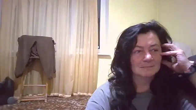 Snapshot of GypsiQueen2 chatting on 6, 1, 2026 GypsiQueen2 online show from 6, 1, 2026