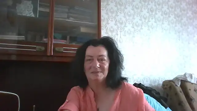 Snapshot of GypsiQueen2 chatting on 4, 7, 2026 GypsiQueen2 online show from 4, 7, 2026