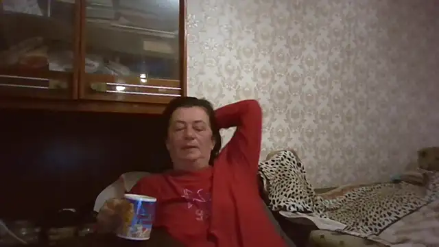 Snapshot of GypsiQueen2 chatting on 11, 10, 2025 GypsiQueen2 online show from 11, 10, 2025