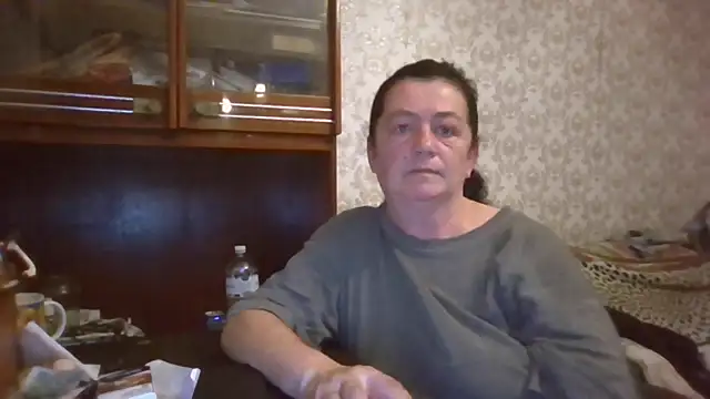 Snapshot of GypsiQueen2 chatting on 10, 11, 2025 GypsiQueen2 online show from 10, 11, 2025