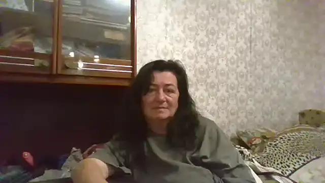 Snapshot of GypsiQueen2 chatting on 1, 11, 2025 GypsiQueen2 online show from 1, 11, 2025