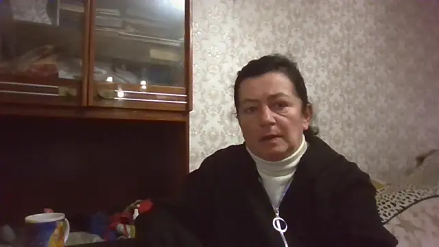 Snapshot of GypsiQueen2 chatting on 5, 11, 2025 GypsiQueen2 online show from 5, 11, 2025