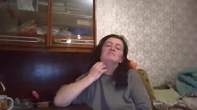 Snapshot of GypsiQueen2 chatting on 22, 10, 2025 GypsiQueen2 online show from 22, 10, 2025