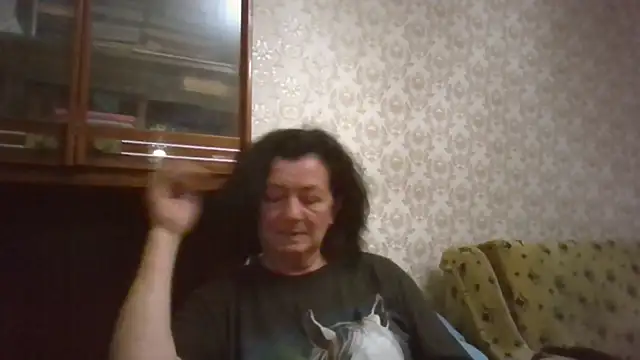 Snapshot of GypsiQueen2 chatting on 4, 7, 2026 GypsiQueen2 online show from 4, 7, 2026