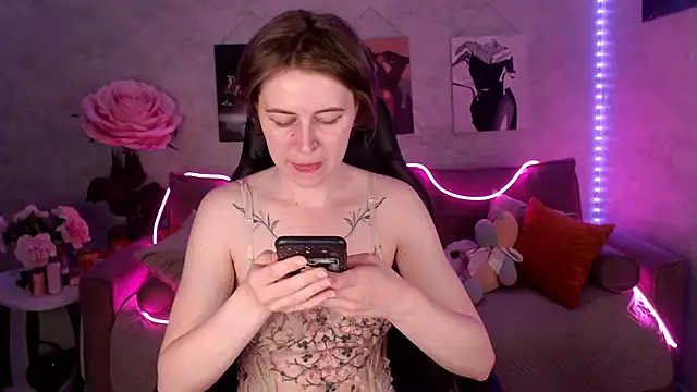tiffany  burn online show from 25, 5, 2026