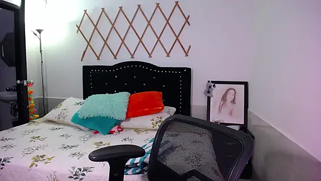 naughty girl 4u online show from 9, 9, 2025