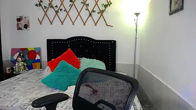 naughty girl 4u online show from 4, 4, 2026