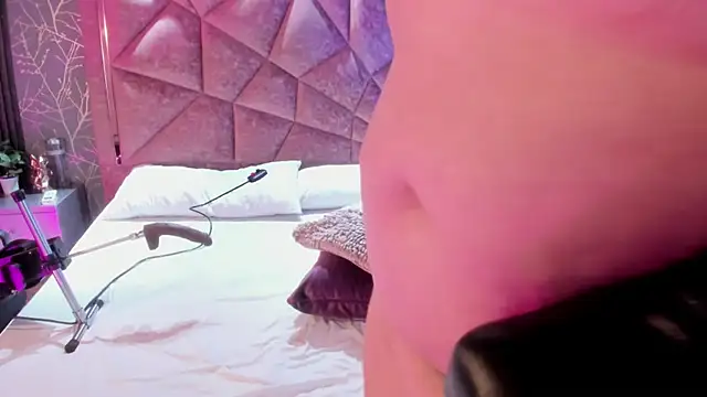 Amanda-Cruz online show from 1, 11, 2025