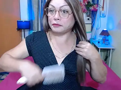 UrAsianPrincessDanie online show from 20, 11, 2025