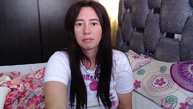 Snapshot of sara_hott_1 chatting on 10, 6, 2026 sara hott 1 online show from 10, 6, 2026