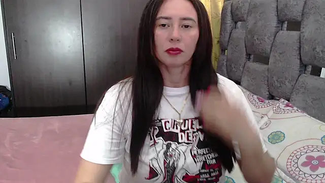 Snapshot of sara_hott_1 chatting on 4, 6, 2026 sara hott 1 online show from 4, 6, 2026