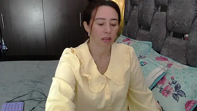 Snapshot of sara_hott_1 chatting on 19, 7, 2026 sara hott 1 online show from 19, 7, 2026