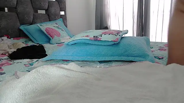 Snapshot of sara_hott_1 chatting on 24, 2, 2026 sara hott 1 online show from 24, 2, 2026