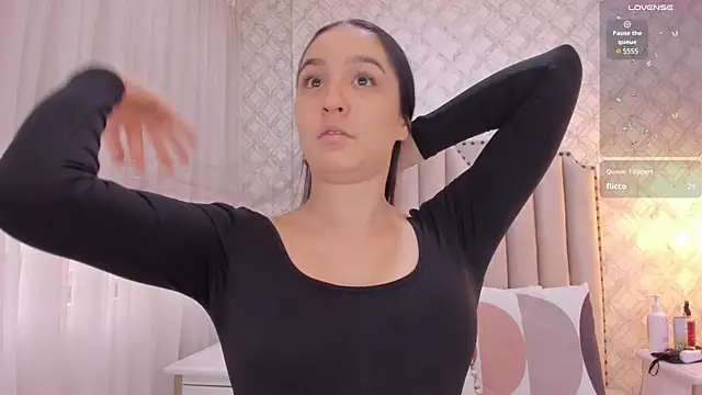 Pia Johnson  online show from 5, 12, 2025