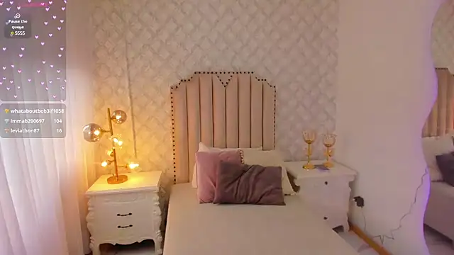 Pia Johnson  online show from 7, 3, 2025