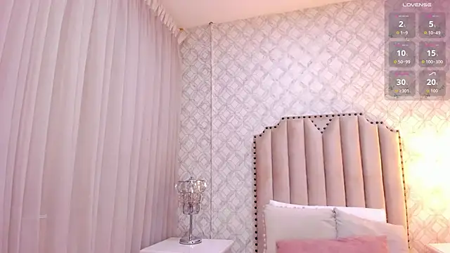 Pia Johnson  online show from 28, 9, 2025