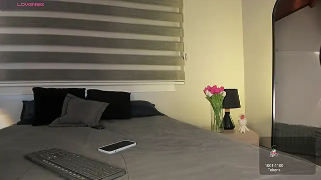 MERIDA TAYLOR online show from 14, 4, 2026