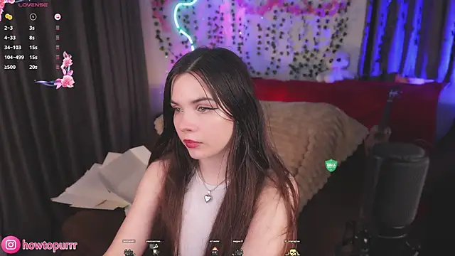 Snapshot of How2Meow chatting on 28, 7, 2026 How2Meow online show from 28, 7, 2026