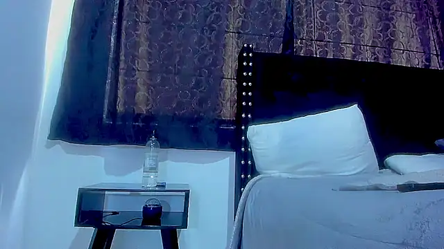 amareto queen online show from 10, 9, 2025