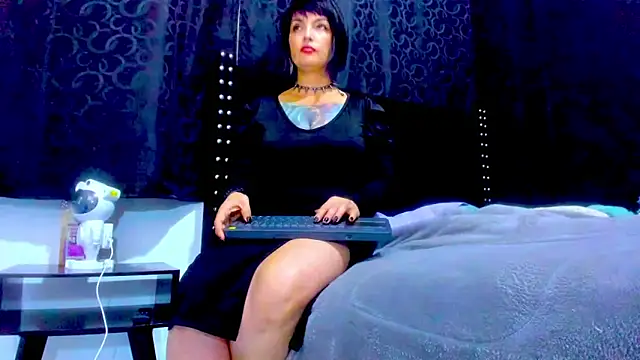 amareto queen online show from 10, 2, 2026