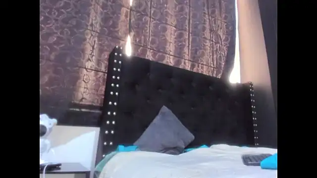 amareto queen online show from 11, 3, 2026