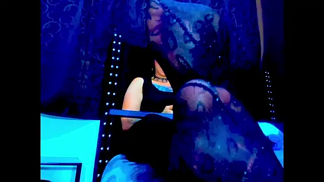 amareto queen online show from 6, 3, 2026