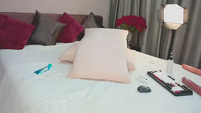 Snapshot of MillaBelle chatting on 1, 10, 2025 MillaBelle online show from 1, 10, 2025