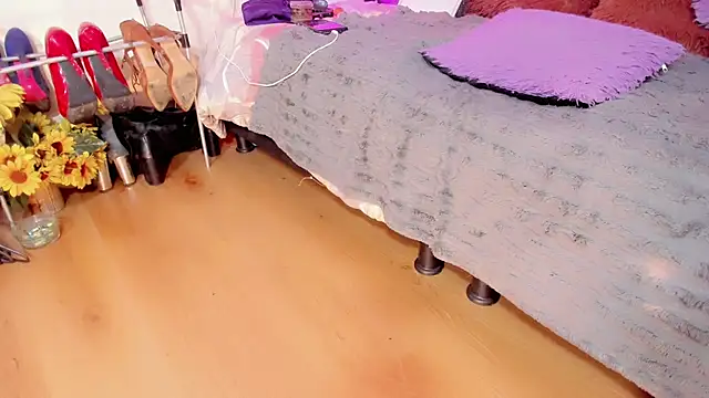 lesly xx online show from 15, 6, 2026