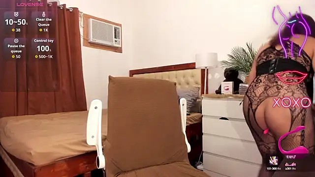 Lustrous Nathalie online show from 26, 9, 2025