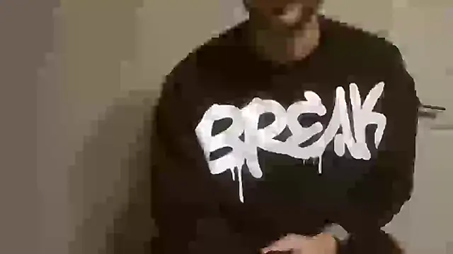 Hotboyo01 online show from 24, 1, 2025