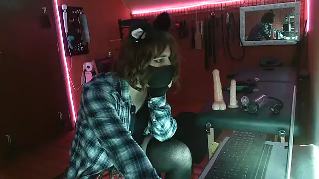 Ginny-the-bdsm-nympho online show from 12, 12, 2024