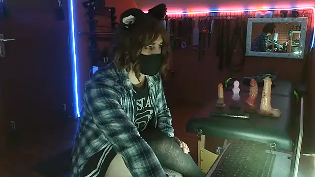 Ginny-the-bdsm-nympho online show from 28, 5, 2026