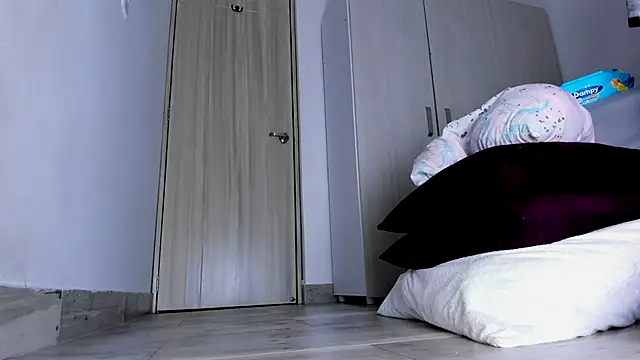 Skarleth69 online show from 4, 11, 2025