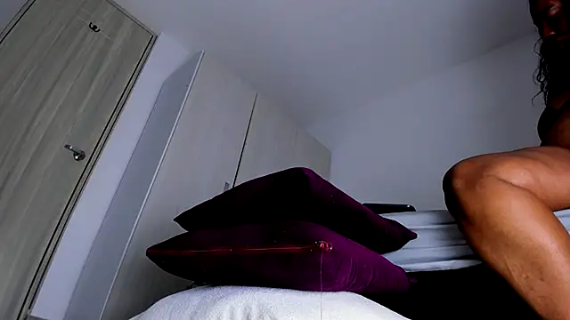 Skarleth69 online show from 24, 11, 2025