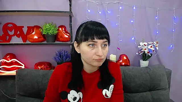 NinaFlawlees online show from 5, 3, 2025