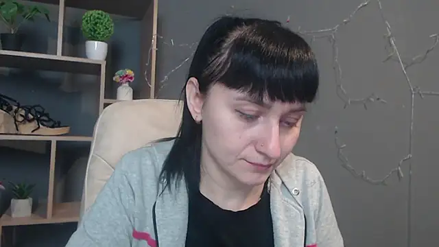 NinaFlawlees online show from 1, 12, 2025