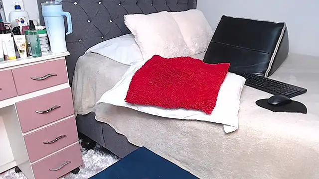 CanndyBrunett online show from 7, 3, 2026