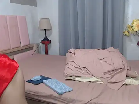 yournewgirldiana online show from 11, 4, 2026