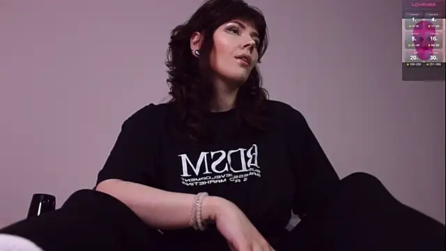 Snapshot of Luna_Blake chatting on 19, 11, 2025 Luna Blake online show from 19, 11, 2025