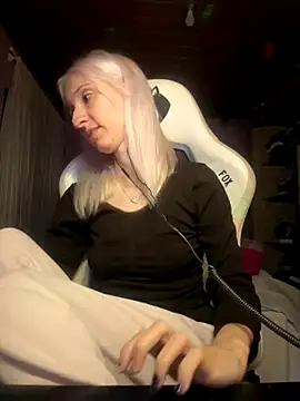 bunnydark00 online show from 20, 10, 2025