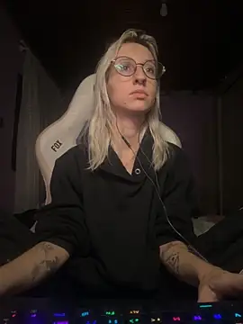 bunnydark00 online show from 28, 9, 2025