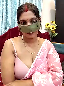 Queen Dolly online show from 3, 2, 2025