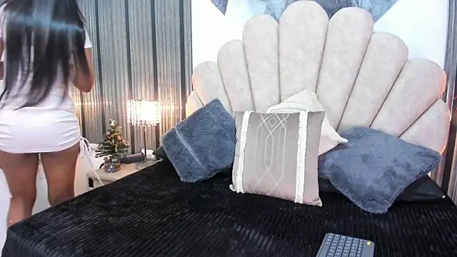 Snapshot of Naughty__Mom chatting on 19, 12, 2025 Naughty Mom online show from 19, 12, 2025